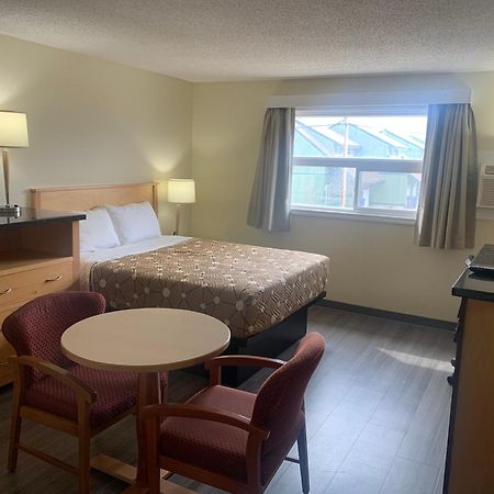 Northern Lights Inn Fort St. John Εξωτερικό φωτογραφία